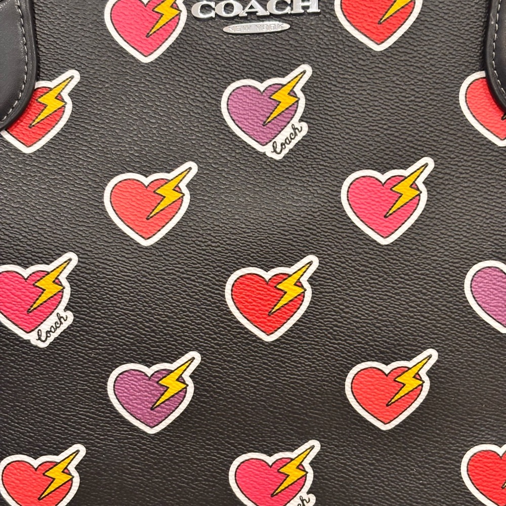COACH Gallery Tote Bag with Heart Bolt Print (model number CW434) NWT $380+ - Picture 2 of 15